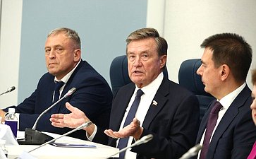 В пресс-центре ТАСС первый заместитель председателя Комитета СФ по бюджету и финансовым рынкам Сергей Рябухин принял участие в пресс-конференции, посвященной пилотному рейтингу деятельности контрольно-счетных палат субъектов РФ