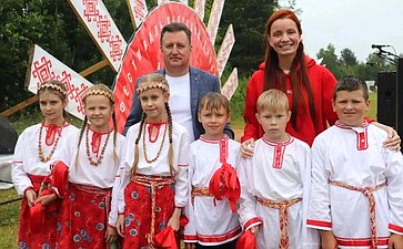 Евгений Богомазов принял участие в межрегиональном фольклорно-этнографическом празднике в Бабаевском округе Вологодской области