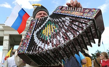 Николай Владимиров поздравил земляков с чувашским праздником «Акатуй»