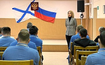 Татьяна Сахарова навестила в Военно-морском госпитале в Мурманской области проходящих лечение участников СВО