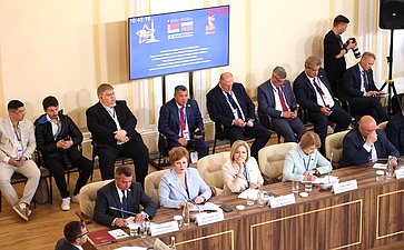 Встреча Председателя СФ Валентины Матвиенко и Председателя Совета Республики Национального собрания Республики Беларусь Натальи Кочановой с руководителями органов государственной власти субъектов Российской Федерации и регионов Республики Беларусь
