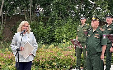 Светлана Кириллова приняла участие в торжественном мероприятии, приуроченном ко Дню семьи, любви и верности, которое прошло в «Парке семей защитников Отечества» в Костроме