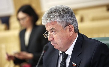 Геннадий Емельянов