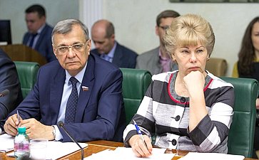 С. Жиряков и Т. Гигель на заседании Комитета Совета Федерации по аграрно-продовольственной политике и природопользованию