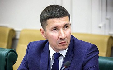 Круглый стол на тему «Обеспечение устойчивого развития арктических поселков и сел»