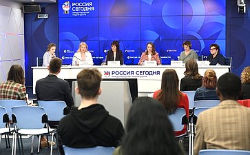 Пресс-конференция, посвященная запуску второго сезона проекта «Женщины: Школа наставничества» в пресс-центре МИА «Россия сегодня»
