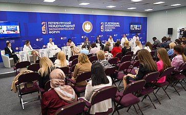 Галина Карелова приняла участие в сессии «Международная кооперация женщин: потенциал и перспективы» в рамках ПМЭФ