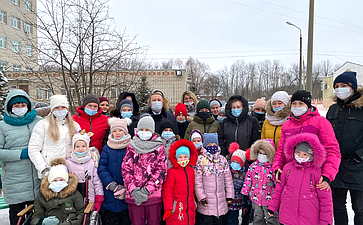 Наталия Косихина и Сергей Березкин устроили детский праздник для пациентов областной деткой больницы