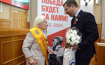 Николай Владимиров поздравил почетных граждан города Чебоксары — участников Великой Отечественной войны