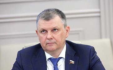 Александр Наролин