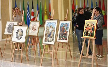 В Совете Федерации проходит выставка детских рисунков «Красота Божьего мира»