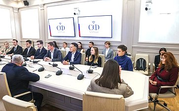 Наталья Мельникова провела встречу с активистами молодежного землячества Псковской области