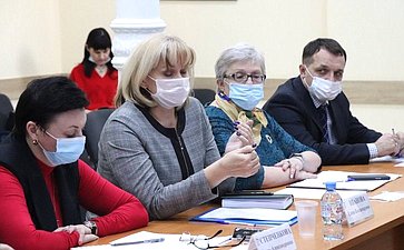 Совещание по обсуждению возможности открытия государственных аптек в Саратовской области