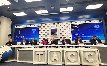В пресс-центре ТАСС первый заместитель председателя Комитета СФ по бюджету и финансовым рынкам Сергей Рябухин принял участие в пресс-конференции, посвященной пилотному рейтингу деятельности контрольно-счетных палат субъектов РФ