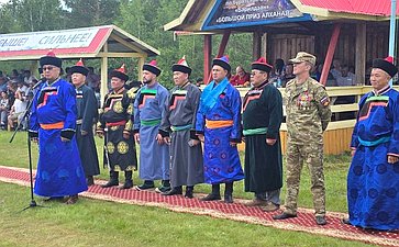 Баир Жамсуев принял участие в мероприятиях XIX открытого чемпионата региона по бурятской борьбе «Барилдаан» — «Большой приз Алханая», посвященном 80-летию Великой Победы и Году защитника Отечества