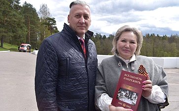 Елена Писарева открыла мемориальную доску в память о воинах Великой Отечественной войны
