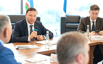 Александр Ролик и Виталий Алтабаев провели круглый стол по текущим вопросам развития лесного комплекса на Дальнем Востоке