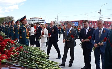 В целях увековечивания памяти участников Великой Отечественной войны, ушедших на фронт из Свердловской области, принимавших участие в Сталинградской битве, на Мамаевом кургане состоялась церемония открытия памятного знака
