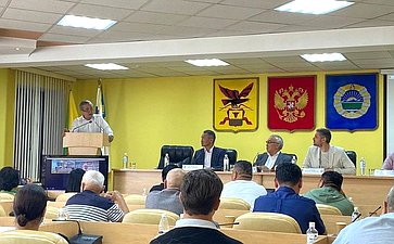 Баир Жамсуев также принял участие в круглом столе на тему «Историко-культурное наследие в условиях глобальной трансформации мира», прошедшем в администрации Агинского Бурятского округа