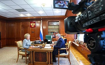 Встреча Председателя СФ Валентины Матвиенко с временно исполняющим обязанности Губернатора Новгородской области Александром Дроновым