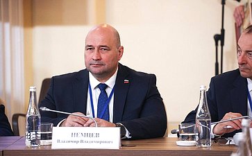 Встреча Председателя СФ Валентины Матвиенко и Председателя Совета Республики Национального собрания Республики Беларусь Натальи Кочановой с руководителями органов государственной власти субъектов Российской Федерации и регионов Республики Беларусь