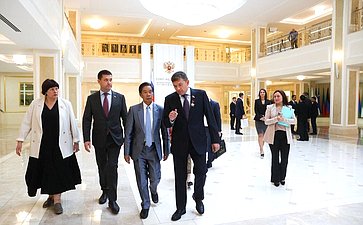 Встреча Николая Журавлева с членом Политбюро Народно-революционной партии Лаоса, Председателем Центрального комитета Лаосского фронта национального развития