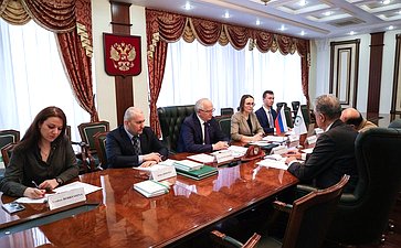 Фарит Мухаметшин провел встречу с представителями ОИС