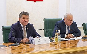 В. Озеров и К. Толкачев Заседание Комиссии Совета законодателей по вопросам законодательного обеспечения национальной безопасности и противодействию коррупции