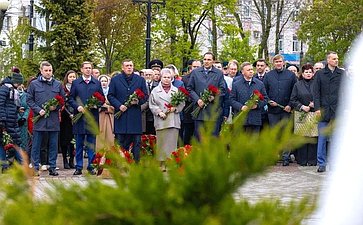 Андрей Хапочкин принял участие в траурных мероприятиях Дня памяти