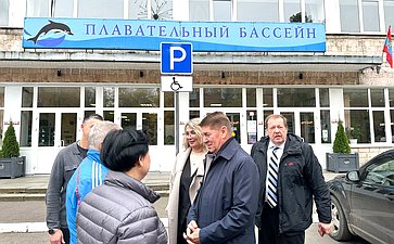 Сенаторы осмотрели плавательный бассейн «Темп»