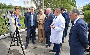 Сенаторы РФ посетили БУЗОО «Клинический онкологический диспансер»