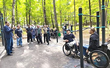Андрей Хапочкин выступил инициатором проекта создания инклюзивной спортивной площадки для раненых бойцов, проходящих лечение в госпитале им. Н. Н. Бурденко