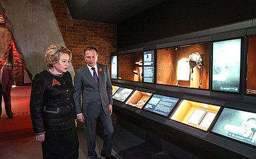 В Музее Победы делегация Совета Федерации осмотрела новую историко-мультимедийную экспозицию «Путь к Победе!», посвященную событиям, произошедшим на полях сражений в годы Великой Отечественной войны