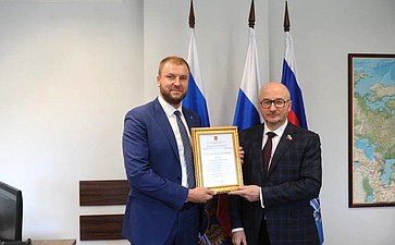 Олег Цепкин поздравил работников дорожной отрасли