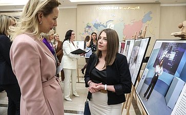 Галина Карелова открыла фотовыставку «Женское лицо экологии»