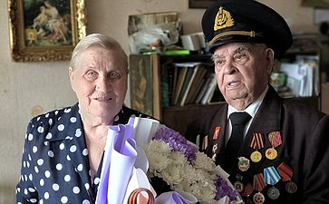 Михаил Белоусов поздравил семью тамбовчан с 70-летним юбилеем совместной жизни