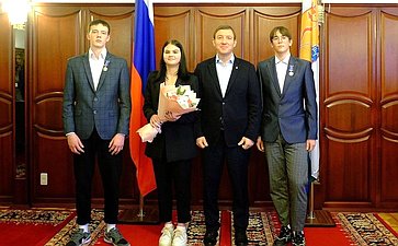 Сенаторы посетили социальные учреждения в городе Кирове и вручили памятные медали детям-героям
