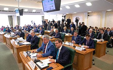 Встреча членов Совета Федерации с Министром природных ресурсов и экологии Д. Кобылкиным