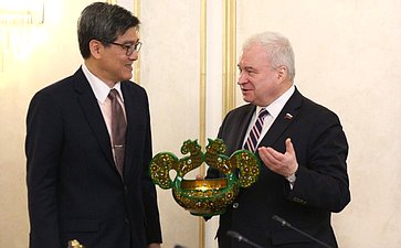 17 ноября 2022 года. Встреча первого заместителя председателя Комитета СФ по международным делам с Чрезвычайным и Полномочным Послом Королевства Таиланд в РФ