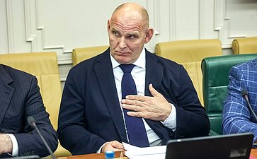 Александр Карелин
