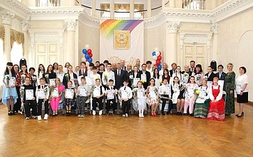 Светлана Кириллова приняла участие в церемонии награждения талантливых школьников Костромской области и их наставников