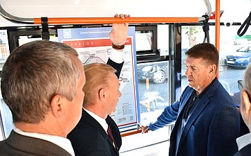 В ходе поездки сенаторы РФ посетили ряд ключевых социальных объектов, обсудили вопросы развития городского транспорта, обновления подвижного состава, темы инженерной инфраструктуры и экологии