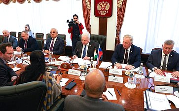 Встреча первого заместителя председателя Комитета СФ по международным делам Андрея Денисова с делегацией Республики Индии во главе с членом Народной палаты парламента Каниможи Карунанидхи