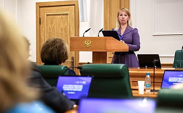 Сенаторы приняли участие в сдаче пробного Единого государственного экзамена