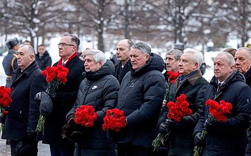 Церемония возложения венка и цветов к Могиле Неизвестного Солдата у Кремлевской стены