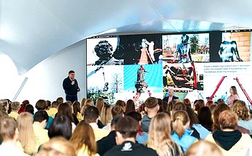 Сергей Перминов выступил в ходе дискуссии на работающем в эти дни в Лужском районе региона XVII Молодежном образовательном форуме СЗФО «Ладога»