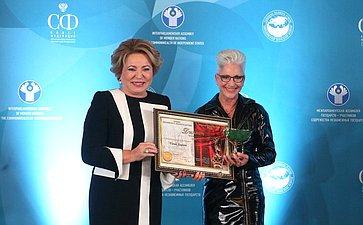Валентина Матвиенко приняла участие в церемонии награждения лауреатов премии «Общественное признание»