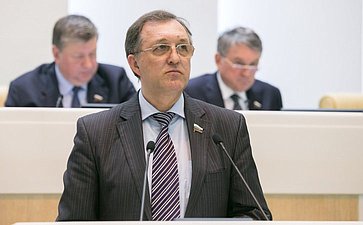 Петелин Евгений Владиленович, заместитель председателя Комитета Совета Федерации по экономической политике, выступил на 390-м заседании Совета Федерации