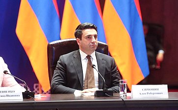 Председатель Совета Федерации Валентина Матвиенко приняла участие в пленарном заседании Десятого Российско-Армянского межрегионального форума в Ереване