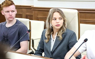 Встреча Натальи Мельниковой с активистами молодежного землячества Псковской области